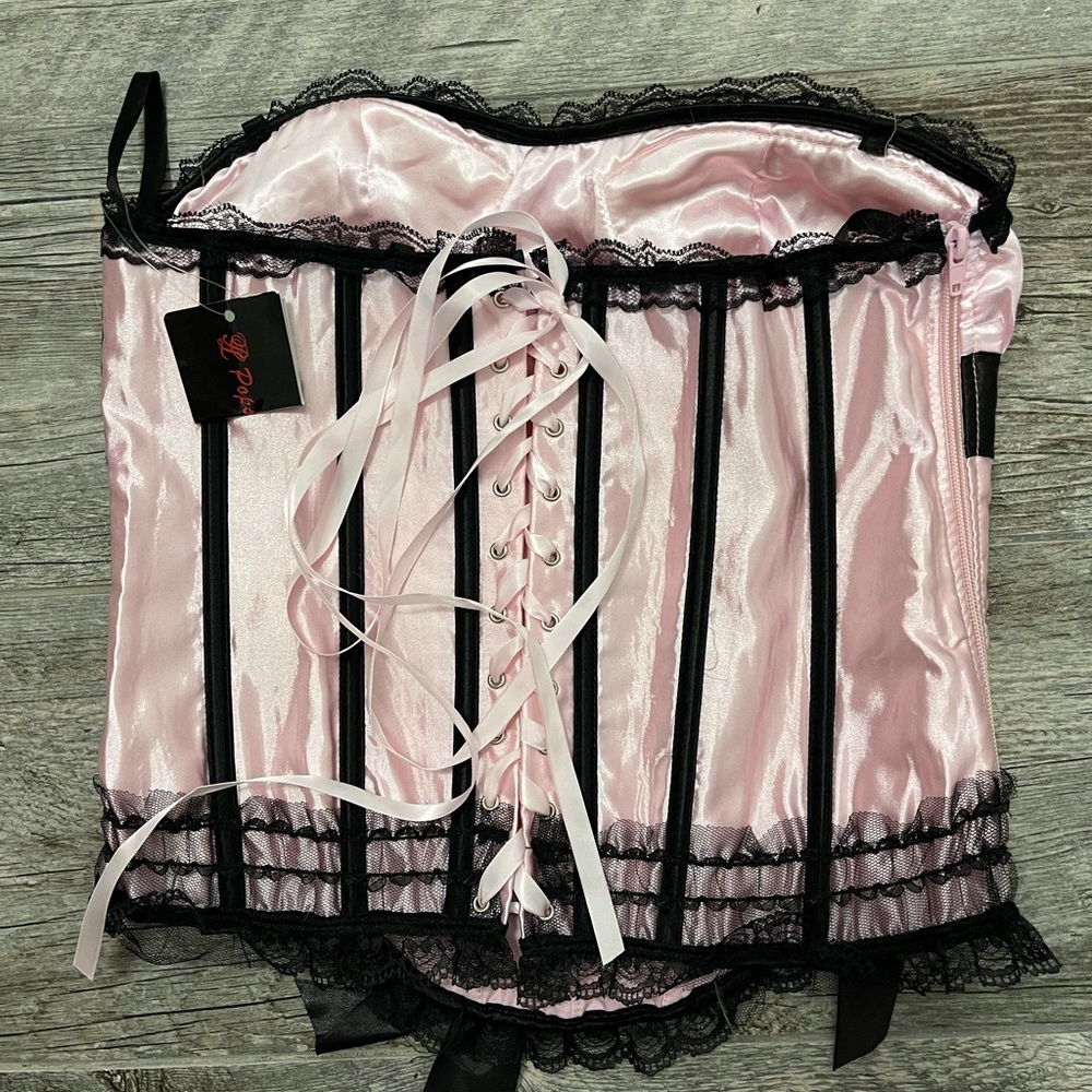 Corset - Picture 2 of 3